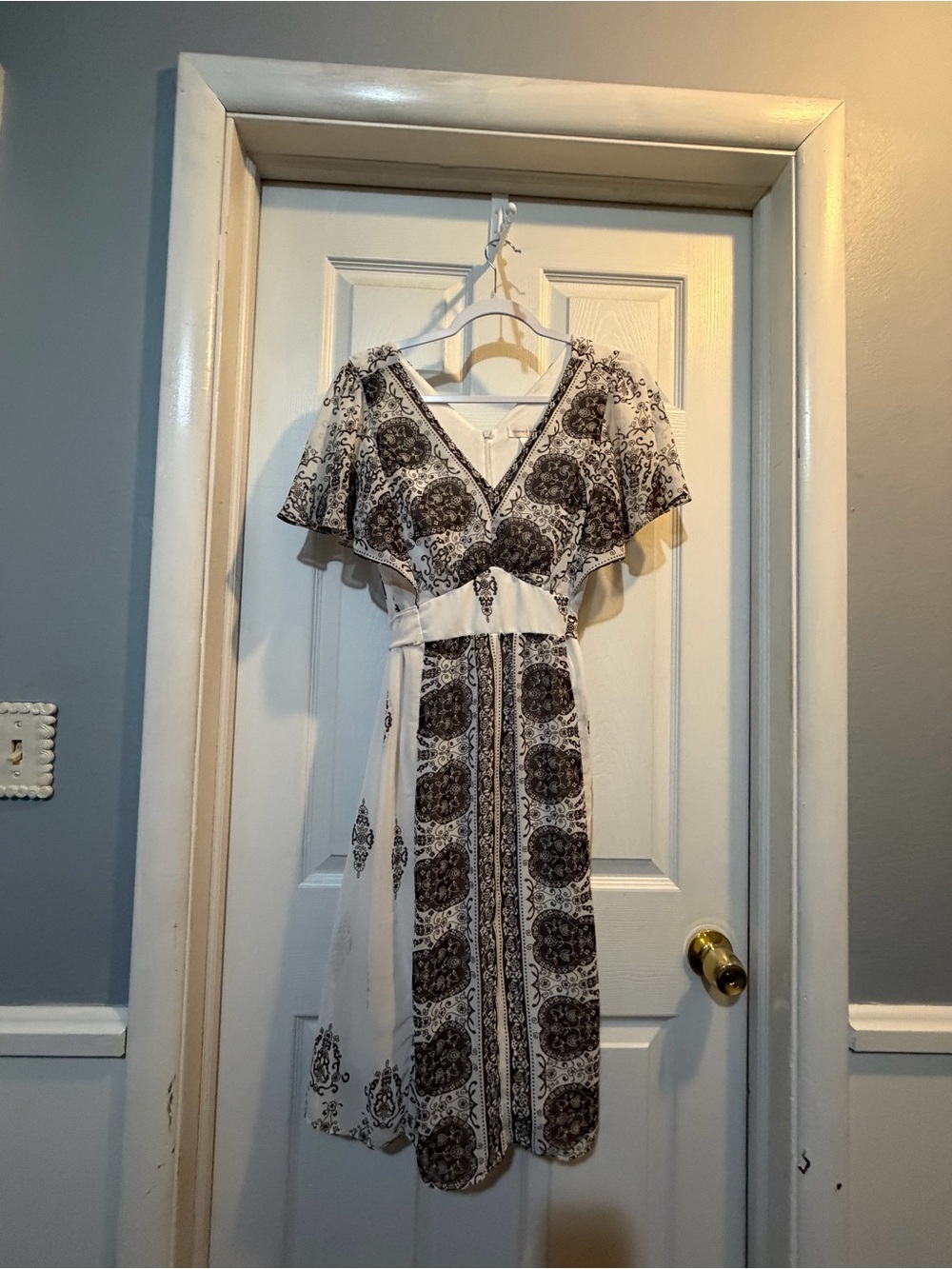 Monroe & Main Ivory Brown Damask Print Flutter Sleeve Empire Waist Midi Dress 10